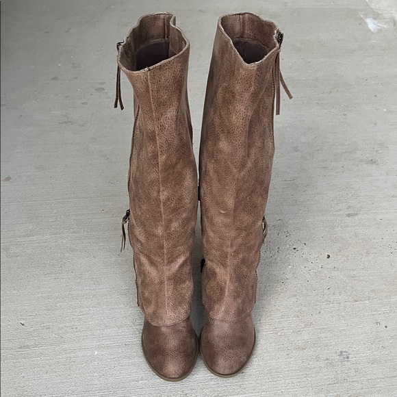 🍁🍁 Brown Knee-High Boots 🍁🍁 - Picture 3 of 7